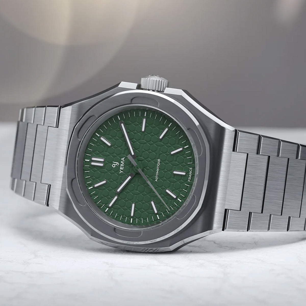 Urban Traveller Cal.2000 Green Dial